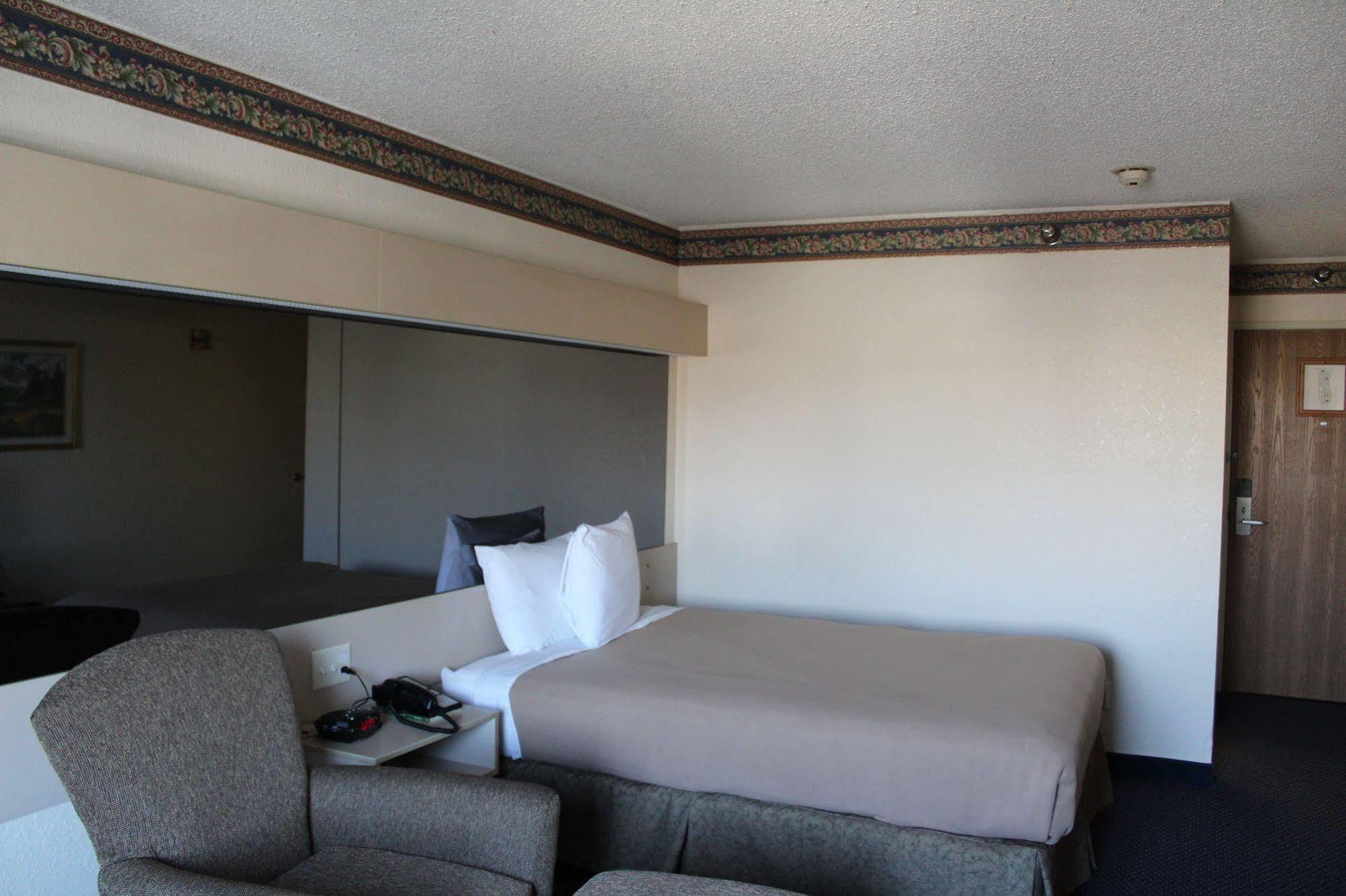 Travelodge By Wyndham Fort Scott Kültér fotó